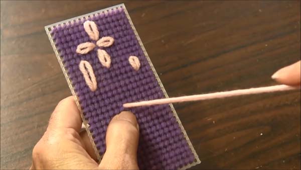 Lazy Daisy On Plastic Canvas_1.1.2